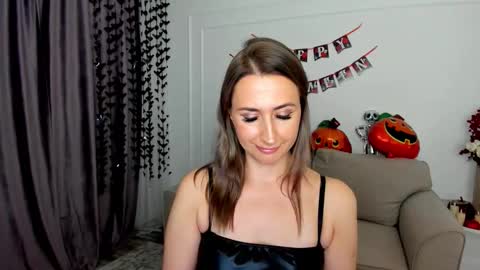 Snapshot of goldenlighte chatting on 10.19.25 Olivia online show from 10.19.25