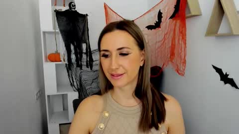 Snapshot of goldenlighte chatting on 10.21.25 Olivia online show from 10.21.25