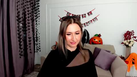 Snapshot of goldenlighte chatting on 10.22.25 Olivia online show from 10.22.25