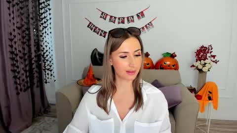 Snapshot of goldenlighte chatting on 10.25.25 Olivia online show from 10.25.25