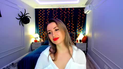 Snapshot of goldenlighte chatting on 10.29.25 Olivia online show from 10.29.25