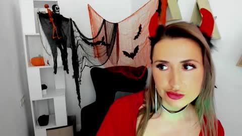 Snapshot of goldenlighte chatting on 10.31.25 Olivia online show from 10.31.25