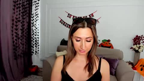 Snapshot of goldenlighte chatting on 11.03.25 Olivia online show from 11.03.25