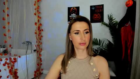 Snapshot of goldenlighte chatting on 11.05.25 Olivia online show from 11.05.25