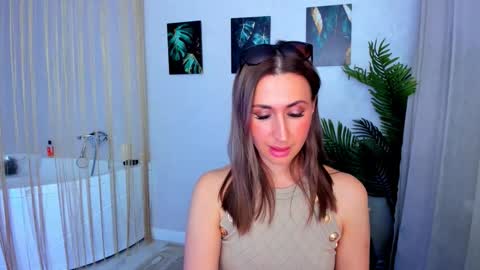 Snapshot of goldenlighte chatting on 11.07.25 Olivia online show from 11.07.25