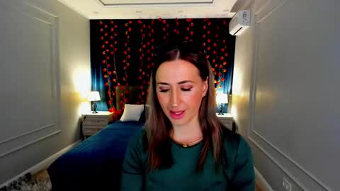 Snapshot of goldenlighte chatting on 11.11.25 Olivia online show from 11.11.25