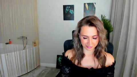 Snapshot of goldenlighte chatting on 11.22.25 Olivia online show from 11.22.25