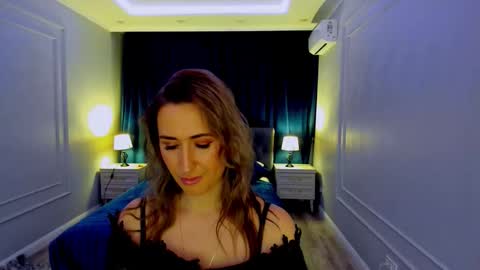 Snapshot of goldenlighte chatting on 11.25.25 Olivia online show from 11.25.25