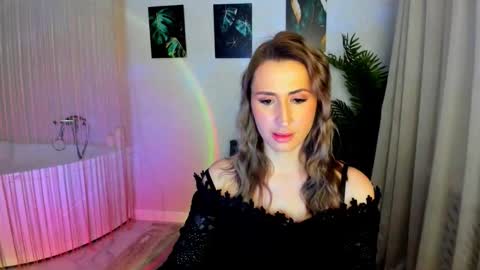 Snapshot of goldenlighte chatting on 11.29.25 Olivia online show from 11.29.25