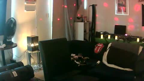 Snapshot of goldyguy011 chatting on 02.07.25 goldyguy011 online show from 02.07.25