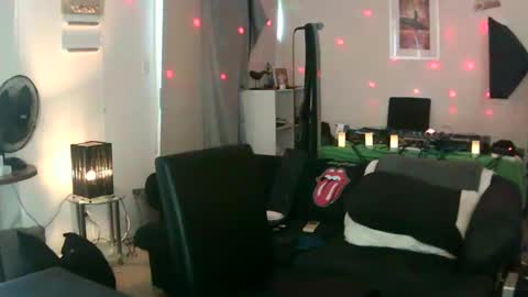 Snapshot of goldyguy011 chatting on 02.13.25 goldyguy011 online show from 02.13.25