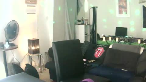 Snapshot of goldyguy011 chatting on 02.14.25 goldyguy011 online show from 02.14.25