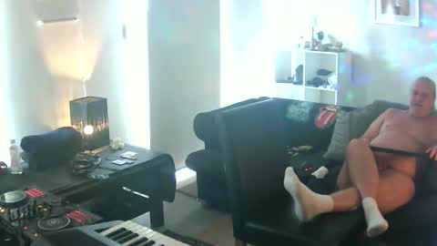 Snapshot of goldyguy011 chatting on 10.01.25 goldyguy011 online show from 10.01.25
