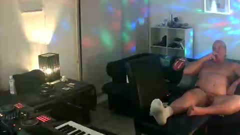 Snapshot of goldyguy011 chatting on 10.01.25 goldyguy011 online show from 10.01.25