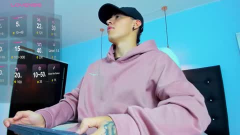 Snapshot of good_sheep chatting on 11.02.25 good_sheep online show from 11.02.25