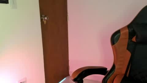 Snapshot of goodboy69i chatting on 04.19.26 goodboy69i online show from 04.19.26