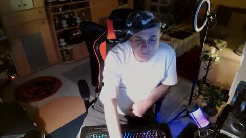 Snapshot of google5001 chatting on 11.16.25 google5001 online show from 11.16.25