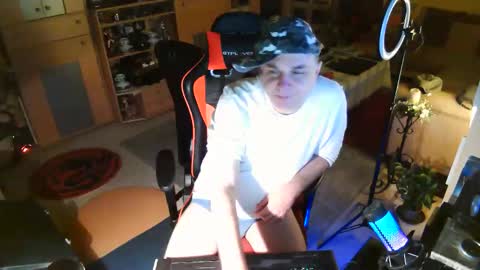 Snapshot of google5001 chatting on 12.20.25 google5001 online show from 12.20.25