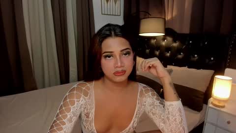 Snapshot of gorgeous_dark_luna chatting on 01.05.25 RIANA online show from 01.05.25