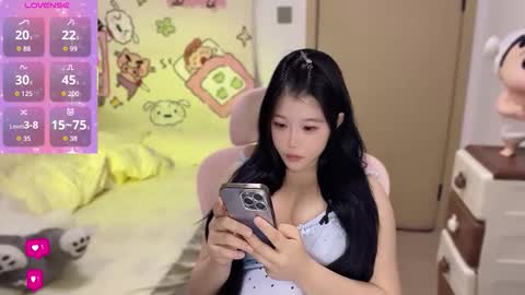 Snapshot of gorgeous_girl33 chatting on 11.03.25 gorgeous girl33 online show from 11.03.25