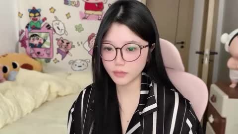 Snapshot of gorgeous_girl33 chatting on 11.15.25 gorgeous girl33 online show from 11.15.25