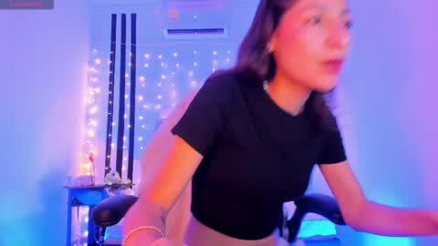 i am Jessi  I love animals and drawing I hope to get along with everyone. XOXO online show from 02.09.26