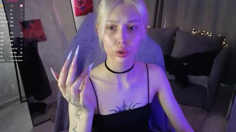 Snapshot of goth__tv chatting on 11.08.25 Violeta online show from 11.08.25