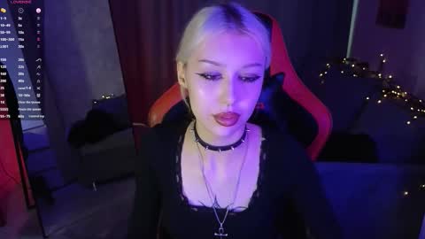 Snapshot of goth__tv chatting on 12.19.25 Violeta online show from 12.19.25