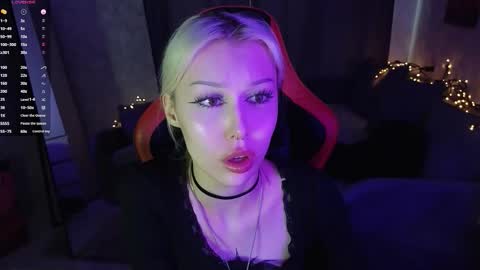 Snapshot of goth__tv chatting on 12.21.25 Violeta online show from 12.21.25