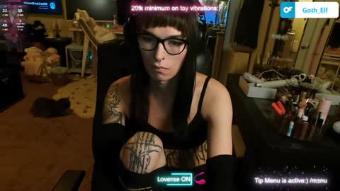 Snapshot of goth_elf chatting on 01.15.25 Goth Elf online show from 01.15.25