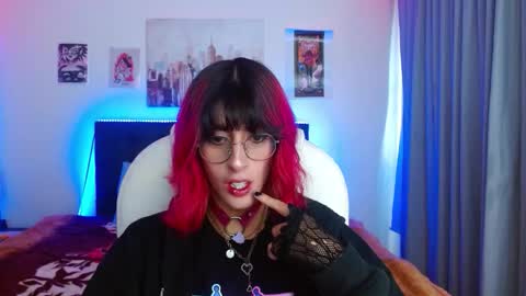 Snapshot of goth_minerva chatting on 11.30.25 goth_minerva online show from 11.30.25