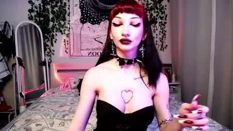 Snapshot of gothdesss chatting on 02.26.25    online show from 02.26.25