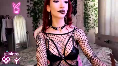 Snapshot of gothdesss chatting on 09.26.25    online show from 09.26.25