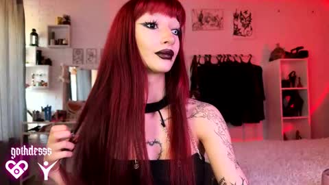 Snapshot of gothdesss chatting on 10.18.25    online show from 10.18.25