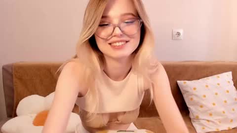 Snapshot of grace_smitt chatting on 02.21.25 Grace Smit online show from 02.21.25