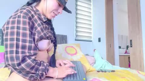 Snapshot of graciadom555 chatting on 10.28.25 GRECIADOMM555 online show from 10.28.25