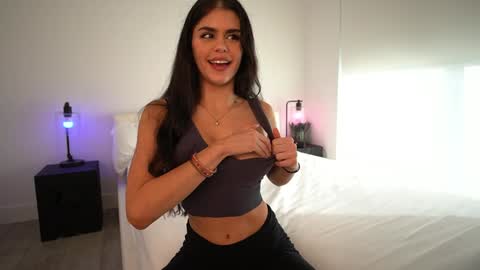 Snapshot of graciemonroe chatting on 01.21.25 Gracie online show from 01.21.25