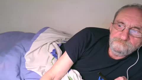 Snapshot of grandpa_mark chatting on 01.17.25 Mark online show from 01.17.25