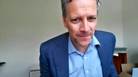 Snapshot of grattitude chatting on 11.18.25 grattitude online show from 11.18.25