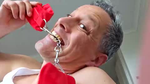 Snapshot of grattitude chatting on 12.18.25 grattitude online show from 12.18.25