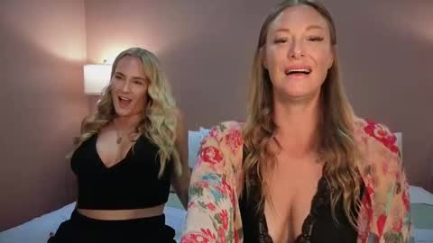 Snapshot of green_eyed_goddess_ chatting on 11.27.25 Green Eyed Goddess online show from 11.27.25