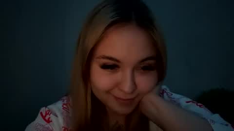 Snapshot of green_eyes_twinkl chatting on 02.02.25 Lina 3 online show from 02.02.25