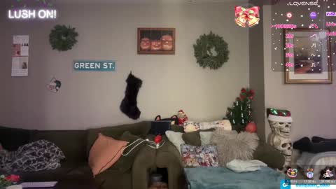 Snapshot of greenxxxqueen chatting on 12.23.25 SexQueen Nikki online show from 12.23.25