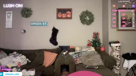 Snapshot of greenxxxqueen chatting on 01.06.26 SexQueen Nikki online show from 01.06.26