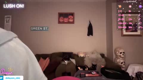 Snapshot of greenxxxqueen chatting on 01.10.26 SexQueen Nikki online show from 01.10.26