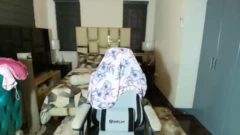 greta_v online show from 12.19.25