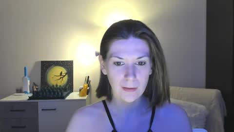 Snapshot of gretamiln chatting on 12.08.24 Greta online show from 12.08.24