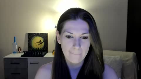 Snapshot of gretamiln chatting on 11.28.25 Greta online show from 11.28.25