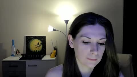 Snapshot of gretamiln chatting on 12.13.25 Greta online show from 12.13.25