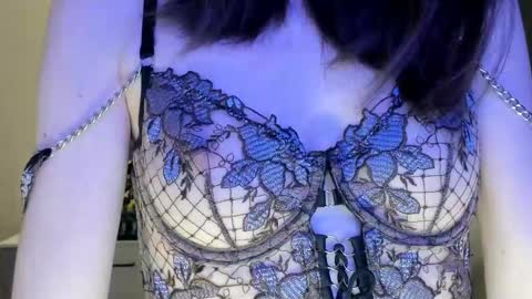 Snapshot of gretamiln chatting on 12.19.25 Greta online show from 12.19.25